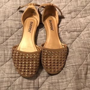 Tan women’s sandal